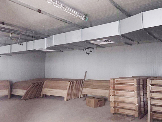 2、家具平衡養(yǎng)生：以“EMC”為基準，研發(fā)出多功能平衡干燥機，用于家具半成品的恒溫恒濕平衡養(yǎng)生